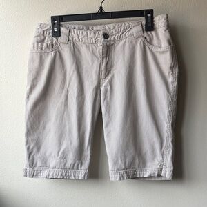 Patagonia Women’s Pinstriped Shorts Size 10 RUNS SMALL